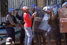 Demonstrasi Anti Mugabe...