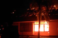 Mapolsek Tabir Dibakar...