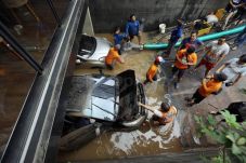 Banjir di Kemang Akibat...