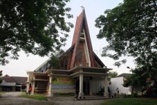 Leluhur Pelaku Bom Gereja...