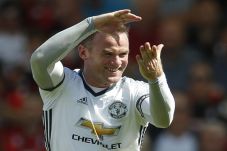 Rooney Antusias Sambut...