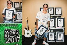 Justin Bieber Raih 8...