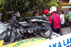Tersambar Kereta Lodaya,...
