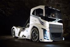 Truk Volvo Kembali Jadi...