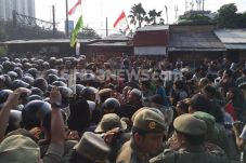 Tolak Penggusuran Rawajati,...