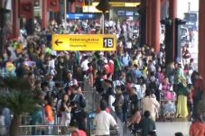 Tiba di Bandara Soetta,...