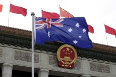 Australia Didesak Pilih...