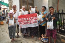 Lewat Global Qurban,...