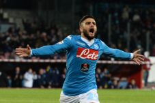 Napoli Pamer Kekuatan,...