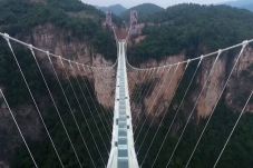 Buka 13 Hari, Jembatan...