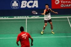 Main Bulutangkis Secara...
