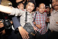 Bupati Banyuasin Ditangkap,...