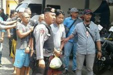 Lima Warga Pembakar...