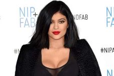 Kylie Jenner Implan...