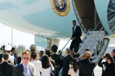 Obama Tak Disambut Karpet...