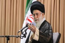 Khamenei Kecam Saudi...