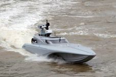 Inggris Uji Coba Speedboat...