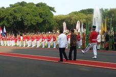 Disambut Resmi Kenegaraan,...
