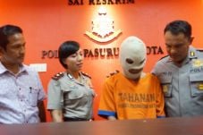 Tergiur Gambar Porno,...