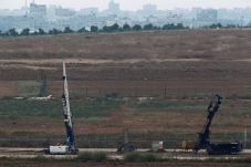 Israel Bangun Tembok...