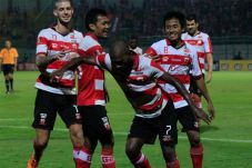 Menang Telak, MU Makin...