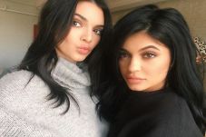 Kendall dan Kylie Jenner...