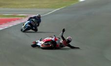 Dani Pedrosa Jatuh di...