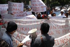Mahasiswa Tolak Ahmad...