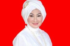 Dimyati Mundur, Yemmelia...