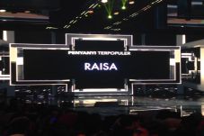 Berada di Luar Negeri,...