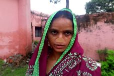 Suami di India Iris...