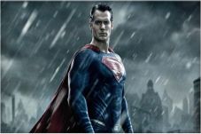 Henry Cavill Kembali...