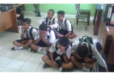 Pamit ke Sekolah, 7...