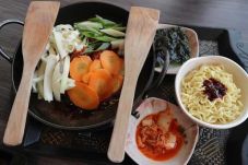 Mujigae Hadirkan Menu...