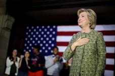 Hillary Sebut Trump...