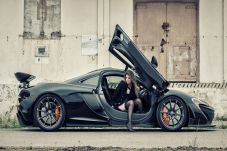 Apple Ingin Caplok McLaren