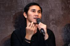 Perankan Sosok Chrisye,...