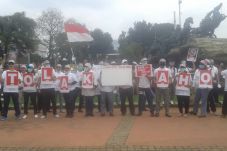 Tolak Ahok, Puluhan...