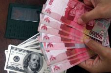Rupiah Diprediksi Menguat...