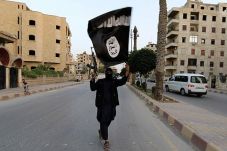 ISIS Eksekusi 6 Pria...