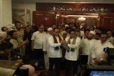Agus-Sylvi Pulang, Anies-Sandiaga...