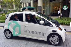 Grab Luncurkan Taksi...