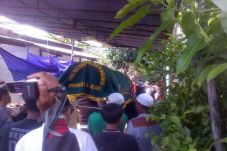 Nenek dan Cucu Korban...