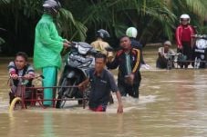 Ratusan Rumah Warga...