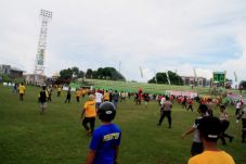 Rebutan Tribun, Hujan...