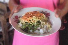 Menikmati Sensasi Pecel...
