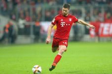Xabi Alonso Ingin Tutup...
