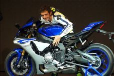 Yamaha YZF-R1M dengan...