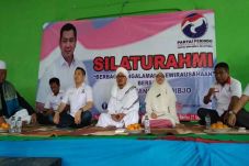 Pengasuh Ponpes Arrasyadiyyah...