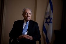 Shimon Peres, Sang Kreator...